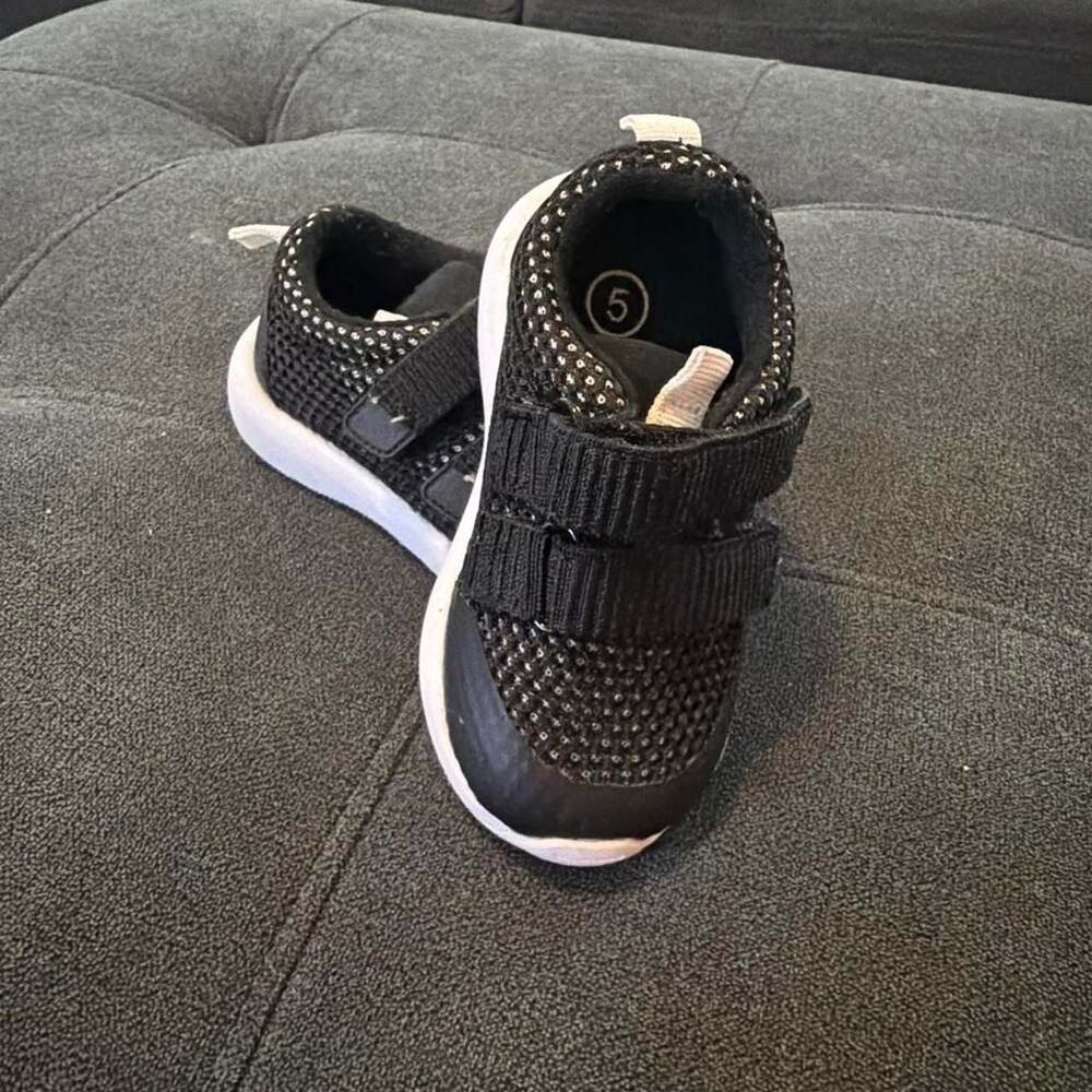 Cat & Jack Black White Toddler Velcro Sneakers Size 5